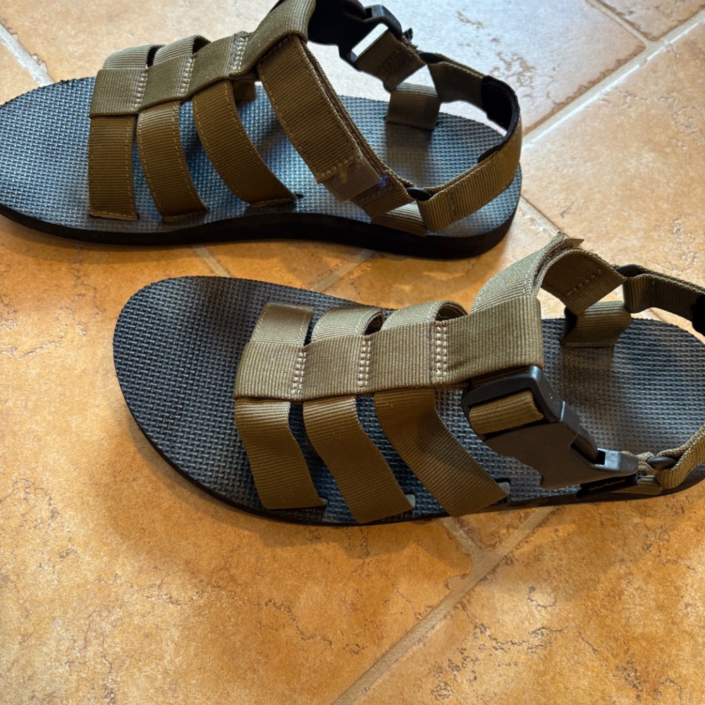 Teva adjustable strap sandals - Picture 2 of 4